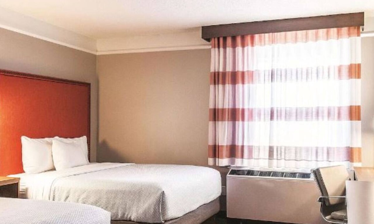 Central Business District Hotel | 2 Queens | La Quinta Inn & Suites by Wyndham NOLA | Walk to French Quarter