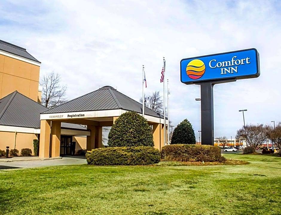 Westover Hotel | 2-Star Hotel ∙ Comfort Inn Near Fort Bragg