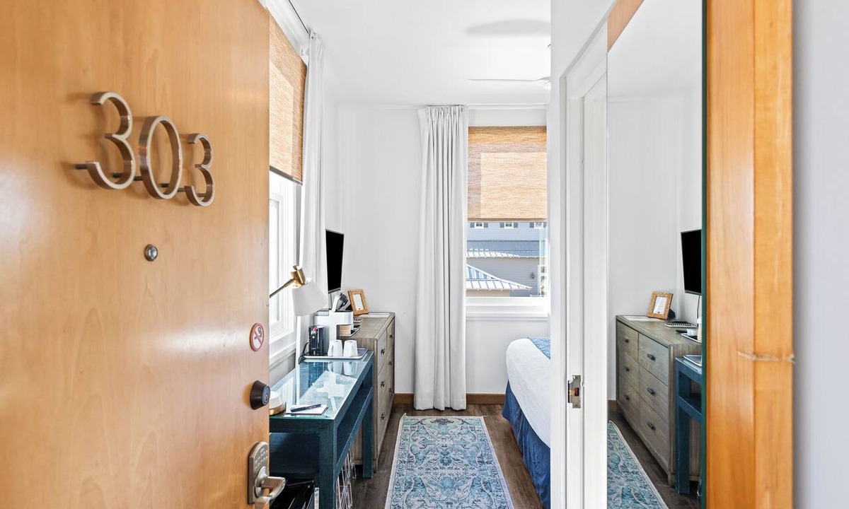Rosemary Beach Hotel | 303 Rosemary Beach Inn - Includes Beach Chairs & Complimentary Breakfast + Access to 4 Pools