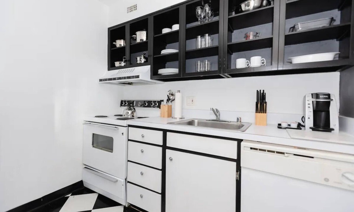 West End Apartment | 4 Units | Spacious Family Stay in DC | Kitchen & Gym | Near Iconic Landmarks