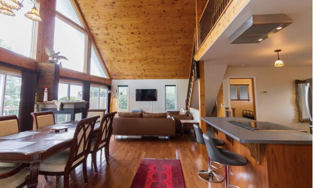 Adolphustown Cottage | ★ Awesome Waterfront Cottage ~ 4 BR ~ Near Prince Edward County & Wine Region