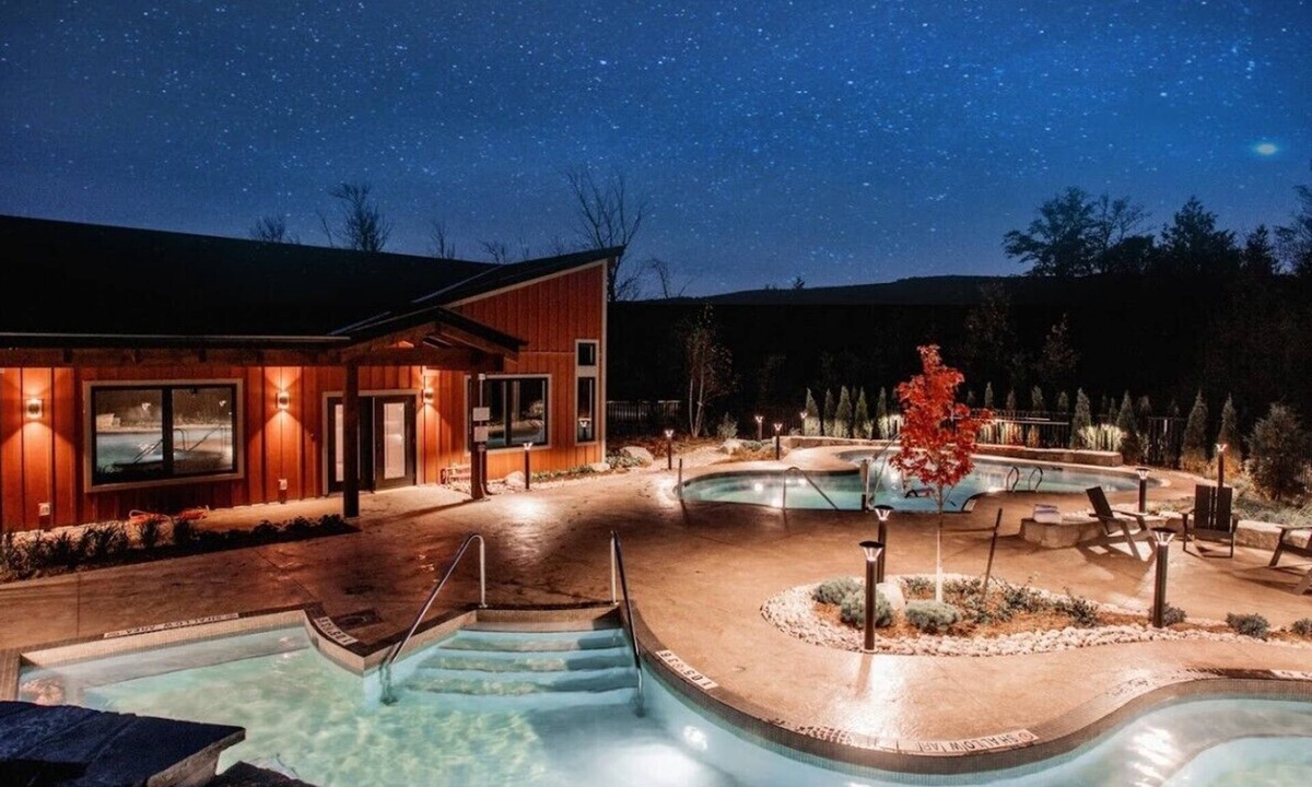 Glen Huron Condo | Blue Mountain Village Condo w/Pool - Steps from Scandinave!