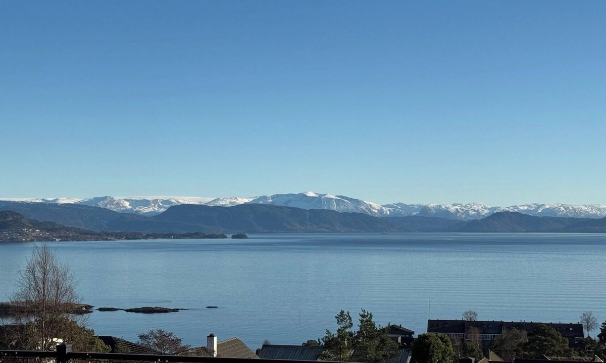 Osoyro Apartment | Breathtaking ocean and fjord view short distance to Bergen