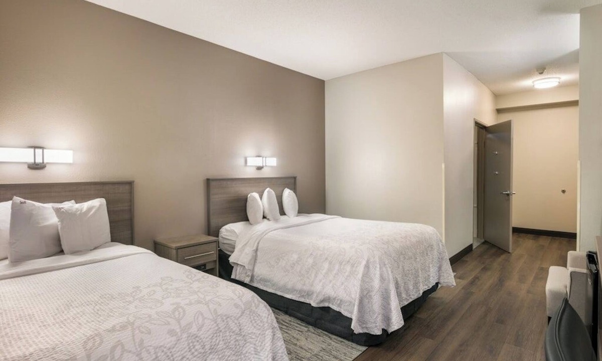 Saugus Hotel | Bright & Modern Space Perfect for Families or Pet Owners Near Fenway Park
