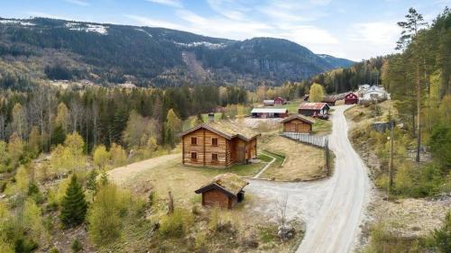 Atra House | Cabin With Wooden Interior By Lake Tinnsjøen