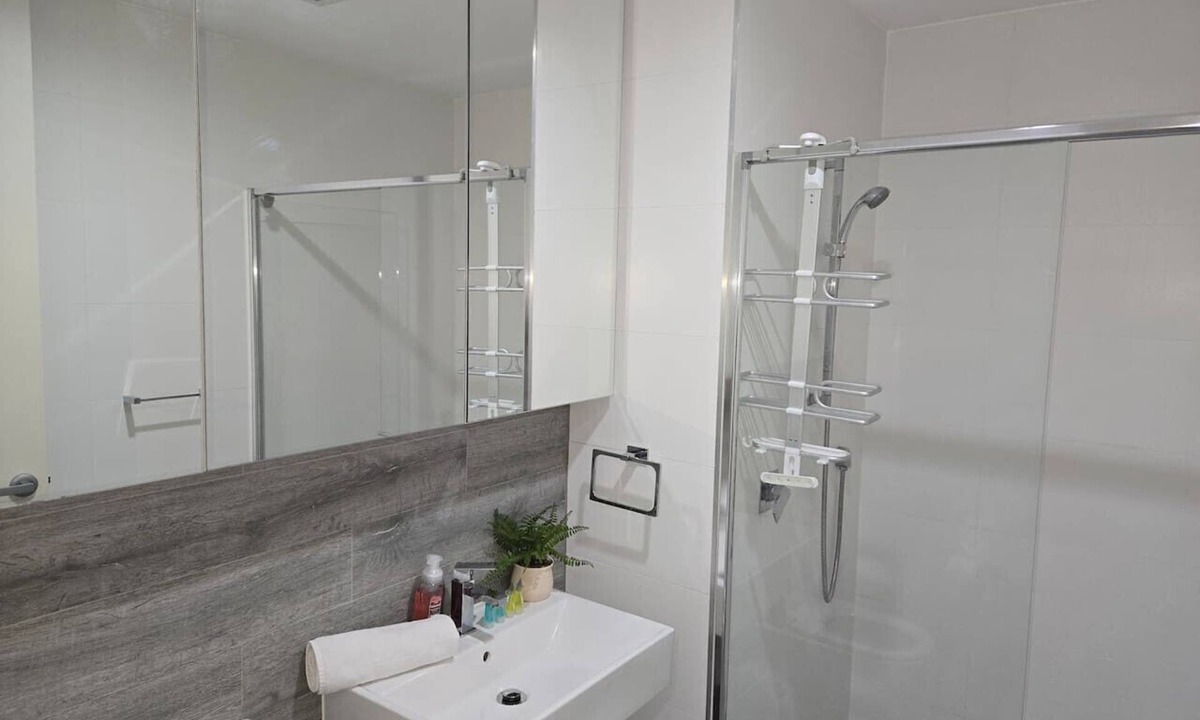 Camperdown Apartment | Camperdown one 05 Close to bus stop and SYD CBD