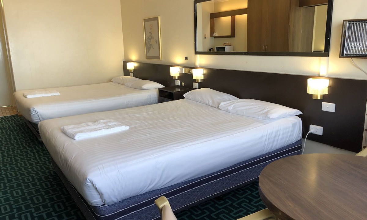 Lyneham Hotel | Canberra Lyneham Motor Inn