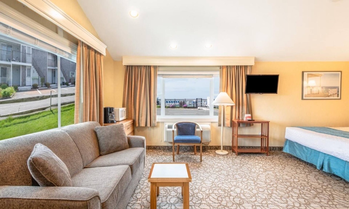 West Yarmouth Hotel | Cape Codder for 2, Green Harbor Resort, Kids Klub, Sun Terrace