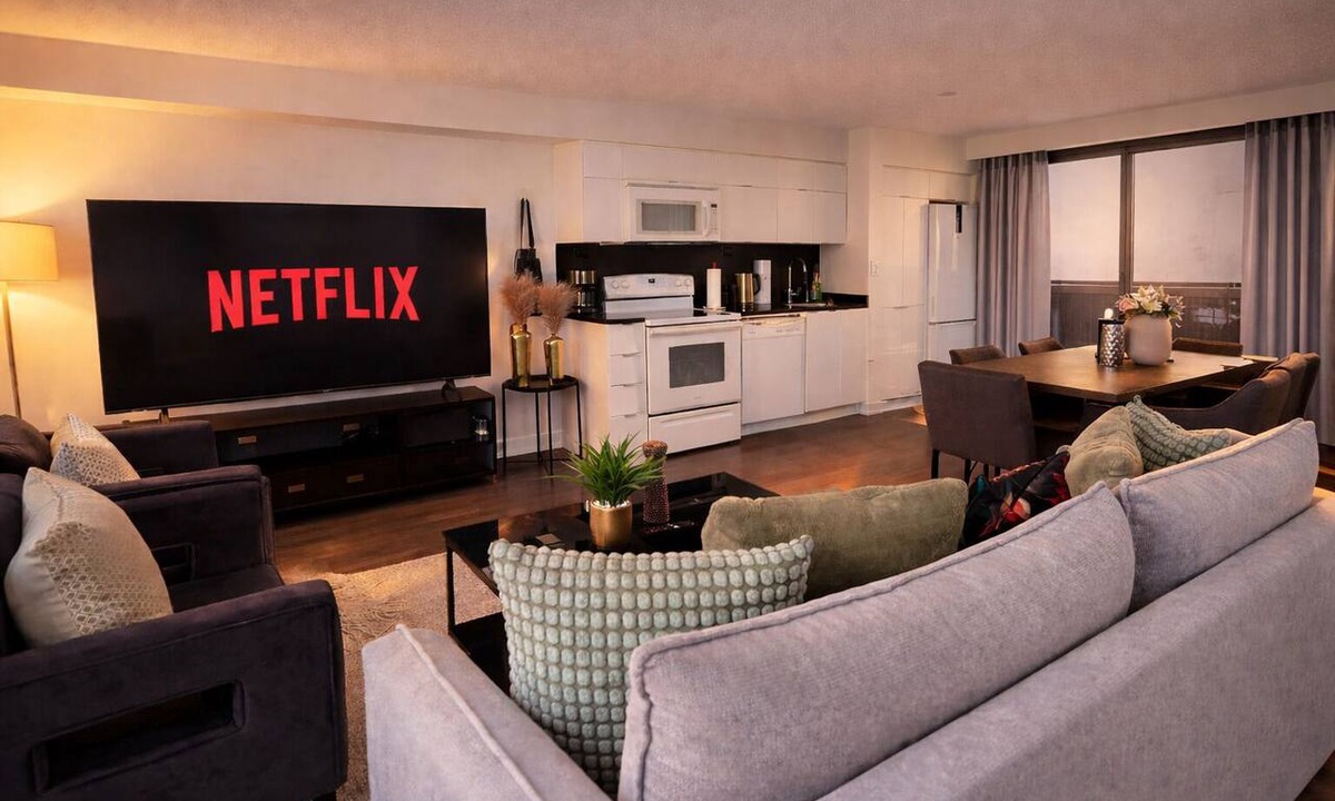 Wellington Place Hotel | Central 2BR Condo | Steps to CN Tower & Union Station