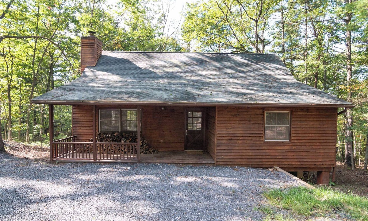 Mount Jackson Cabin | Charming 4-bedroom cabin near Bryce Resort