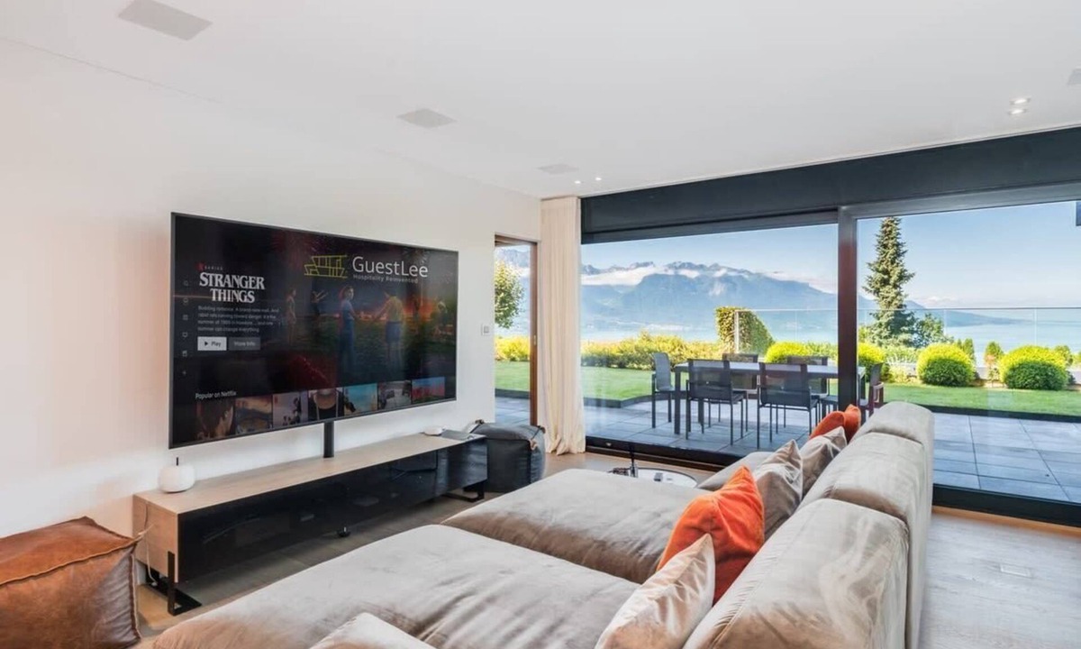 Montreux Apartment | Charming and Spacious Residence in Brent