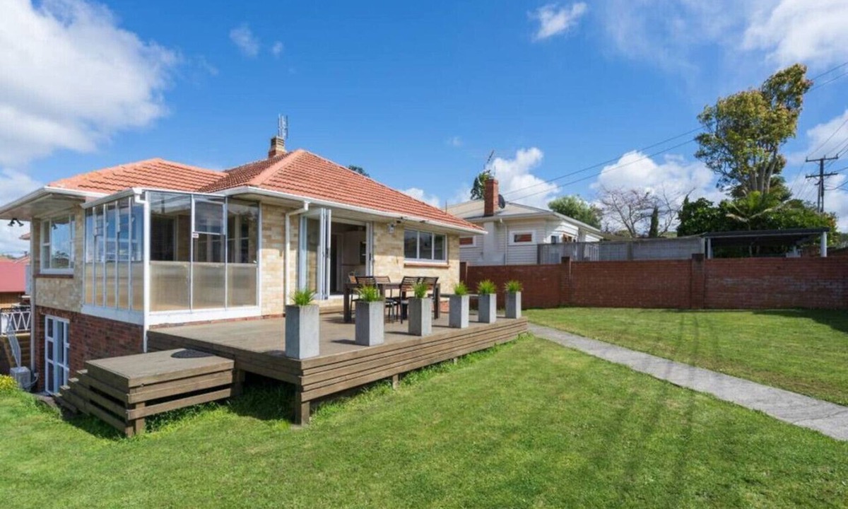 Greenlane - Ellerslie Apartment | Charming One Tree Hill House by Furnished Rentals