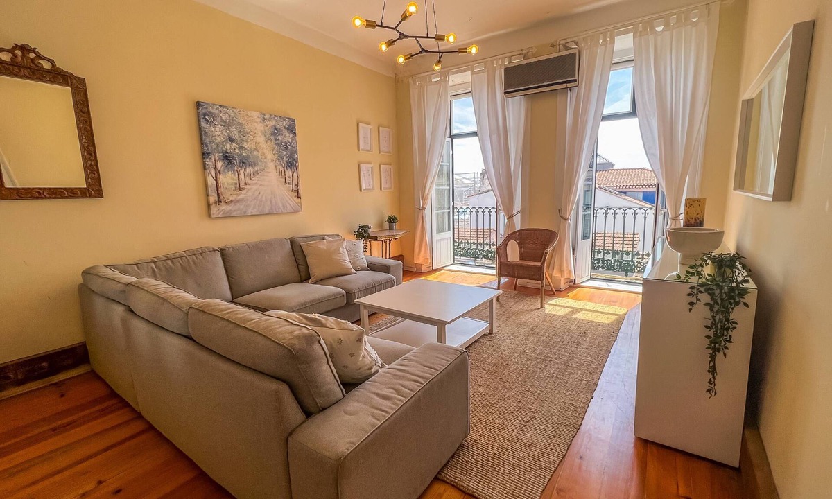 Sao Bento House | Charming Santos 6 Bedroom Apartment III