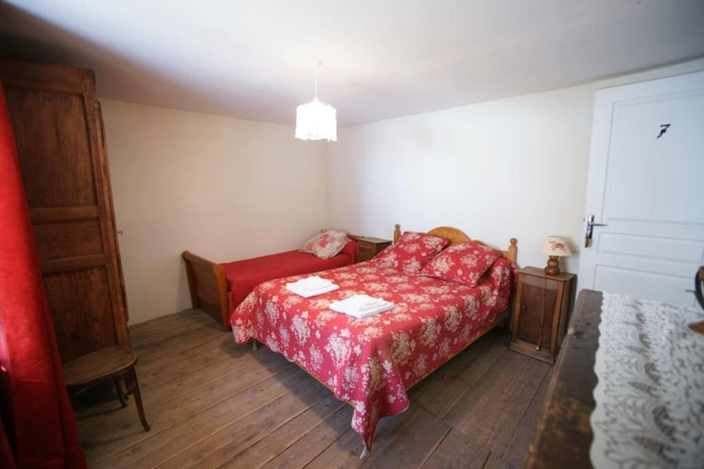 Villar-d'Arene House | Chez Jean Pierre - Room 3pers in a 17th century house - n 7