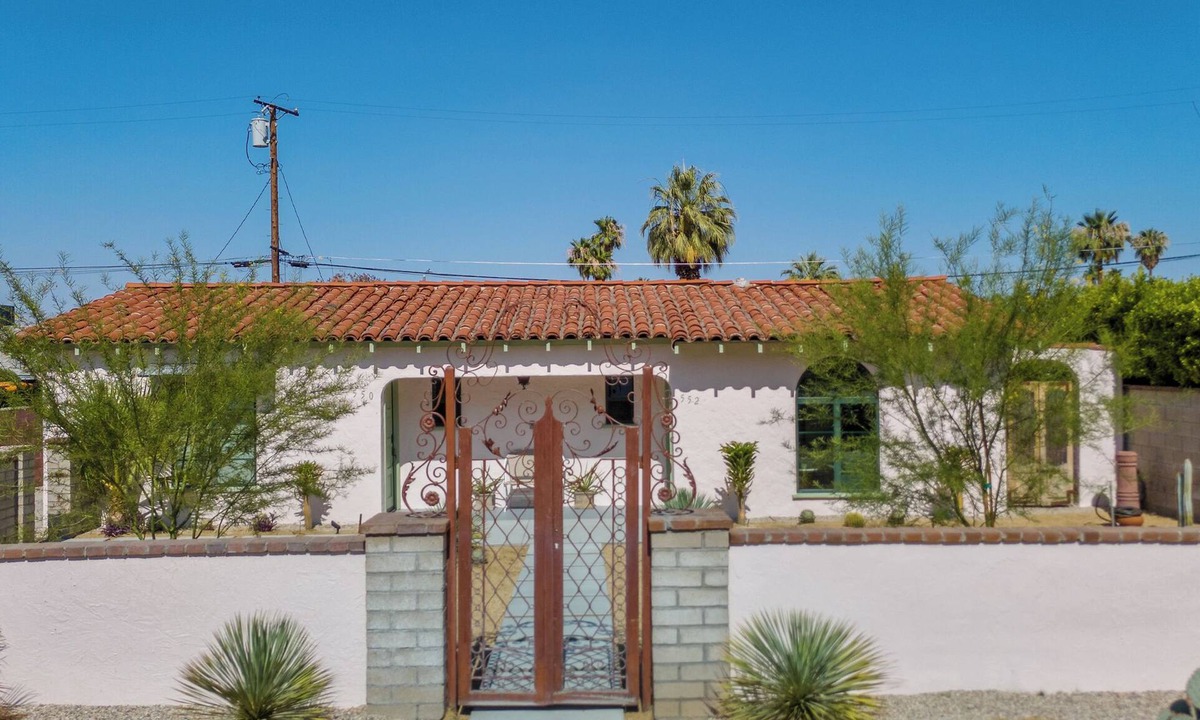 Warm Sands Apartment | Chic Spanish Style 1-bedroom apartment near downtown Palm Springs with WiFi, AC
