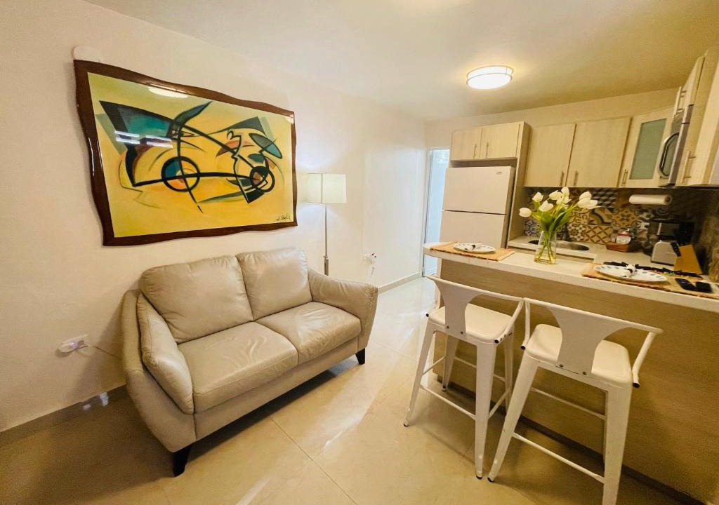 Bucana Apartment | Compact Haven with Private Entrance and FREE Parking and Laundry
