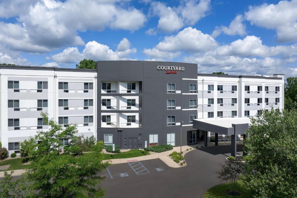 Bensalem Hotel | Courtyard by Marriott Philadelphia Bensalem