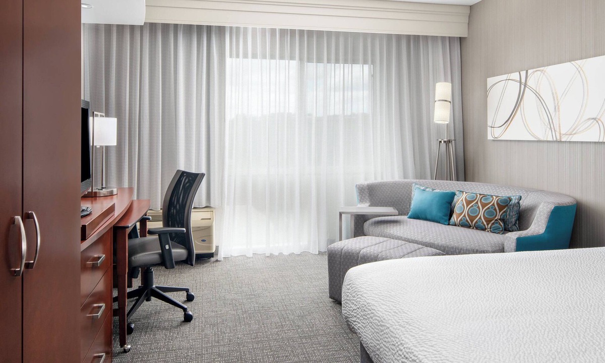 Northeast Raleigh Hotel | Courtyard by Marriott Raleigh North