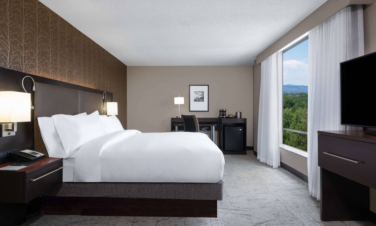 Belcaro Hotel | DoubleTree by Hilton Denver Cherry Creek