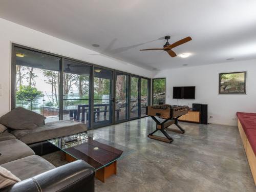 Smiths Lake House | Dux Nutz