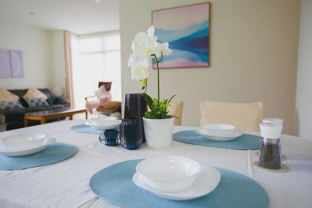 Epsom Apartment | Epsom Central Spacious Modern 3 Bd Apt+Parking