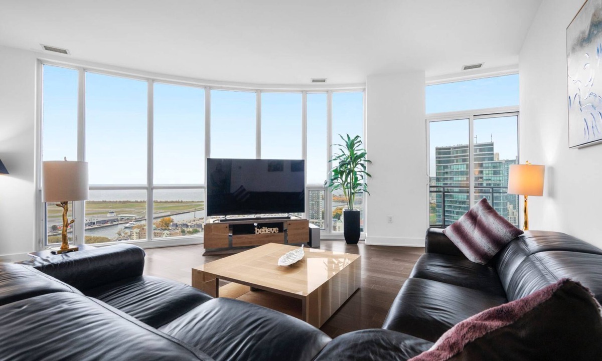 Bathurst Quay Condo | Executive Lakefront 3 Bedroom Penthouse l Private Elevator