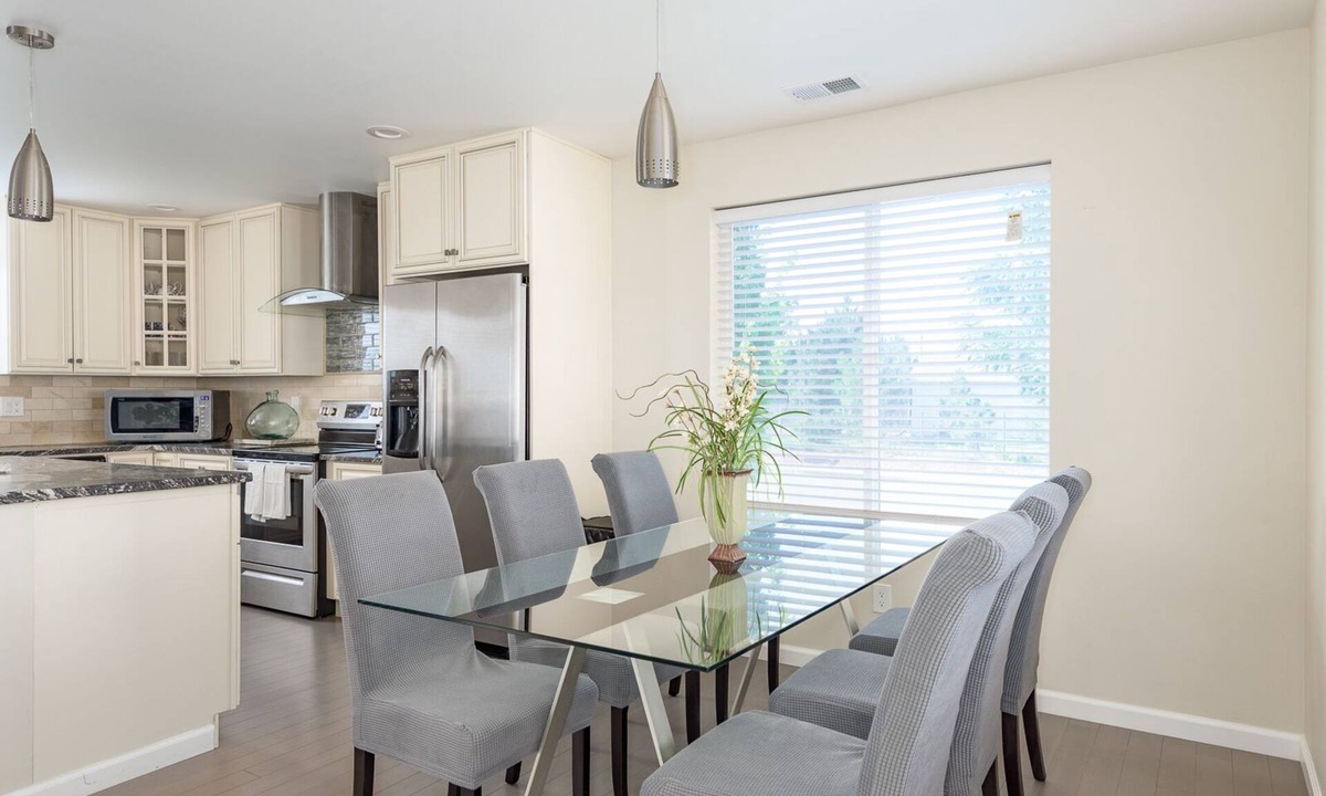 Dupont House | EXPLORE CO-Perfect for fams/groups. Close to DIA.