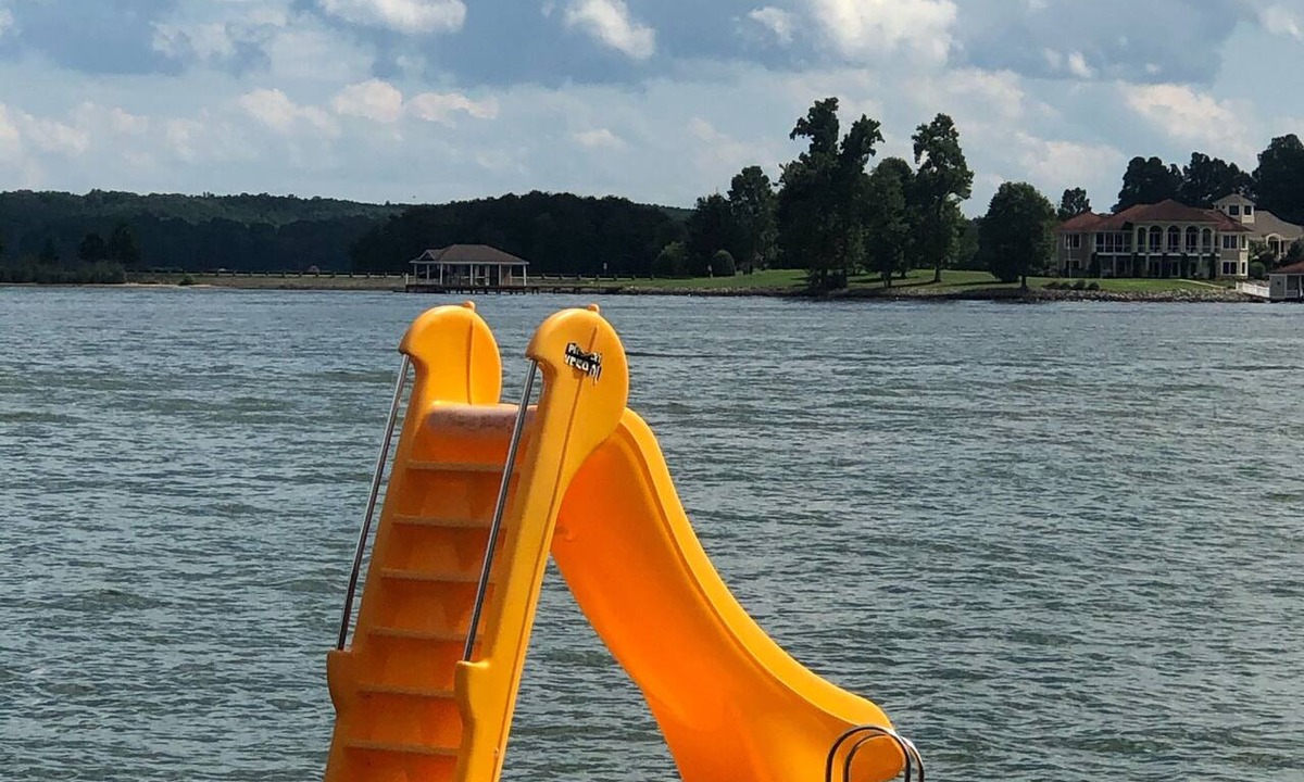 Moneta House | Flat Lot, Views! Waterslide, Firepit, Kayaks, Pickleball, Pingpong, Tennis, WiFi
