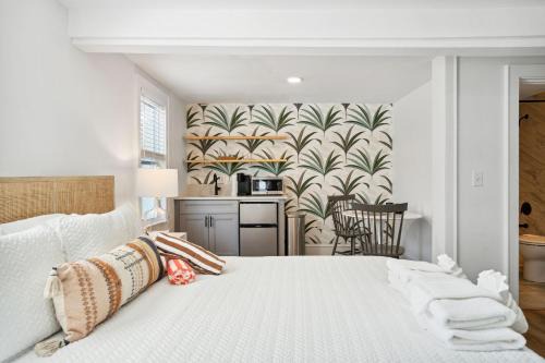 Folly Beach Hotel | Folliday Inn - The Falls Flyer - Room 14