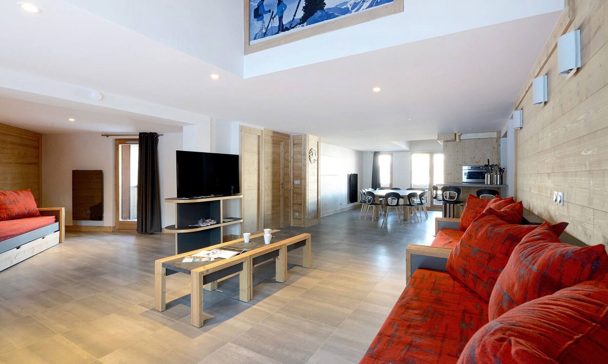 Bellentre Apartment | Spacious renovated apartment for 15 · Close to slopes · Wellness area