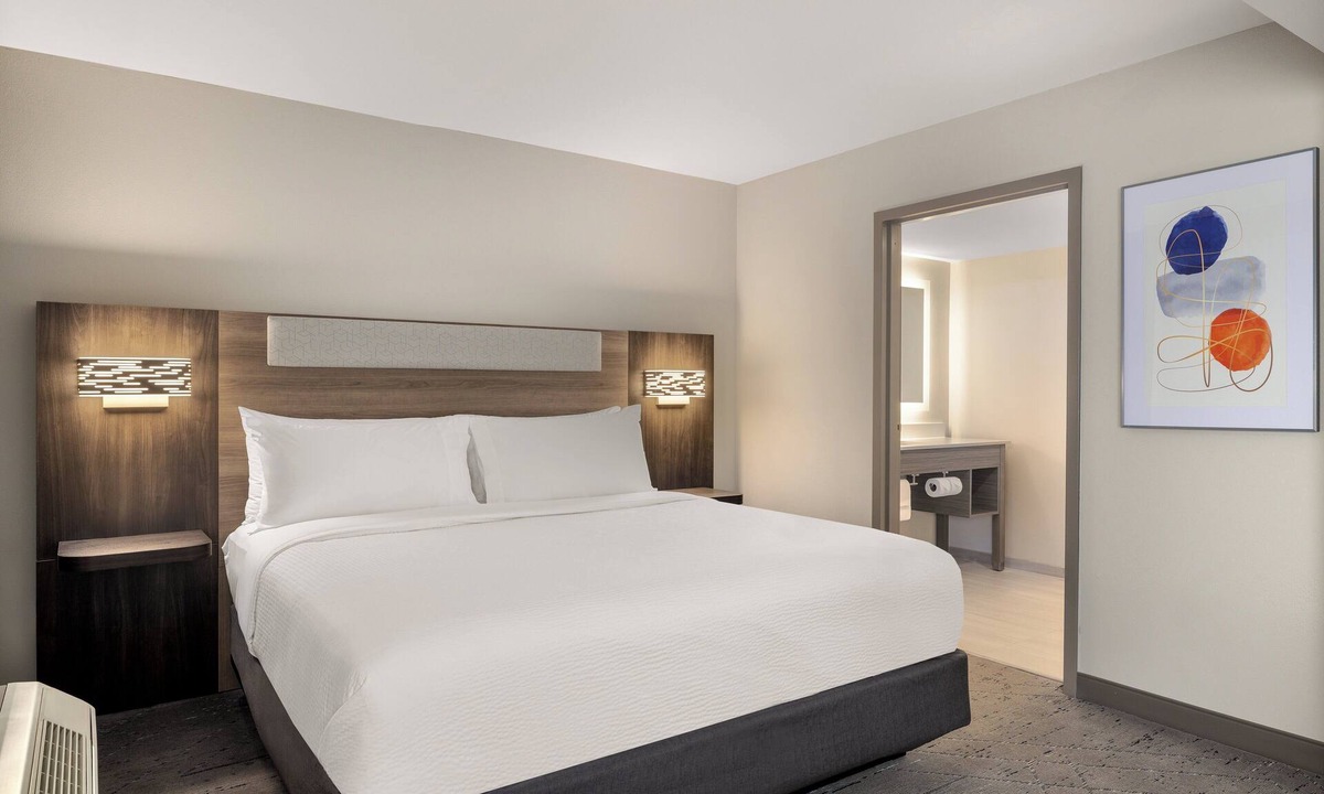 Terry Sanford Hotel | Holiday Inn Express Fayetteville – Fort Bragg by IHG