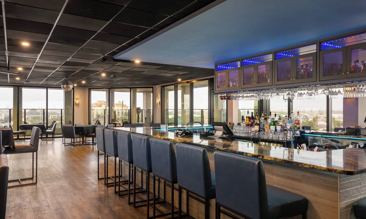 Miami Springs Hotel | Holiday Inn Miami - International Airport by IHG