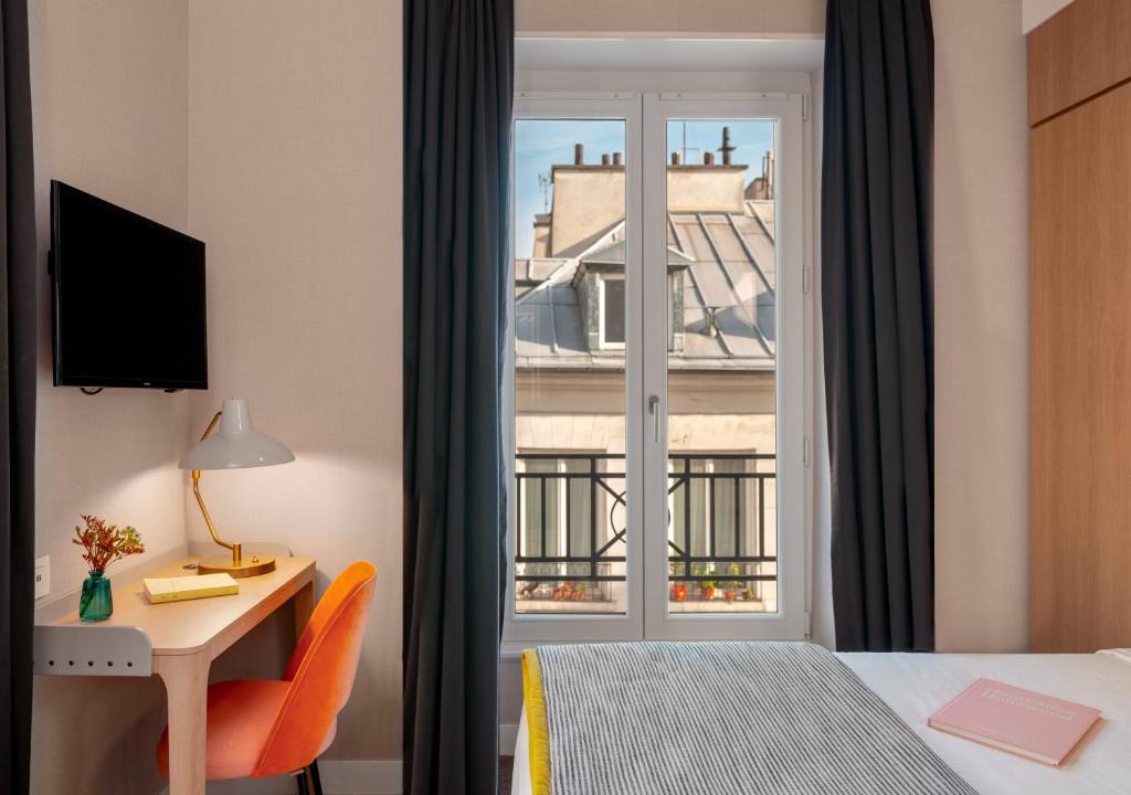 Quartier de la Folie-Mericourt Hotel | Hotel Le Mareuil
