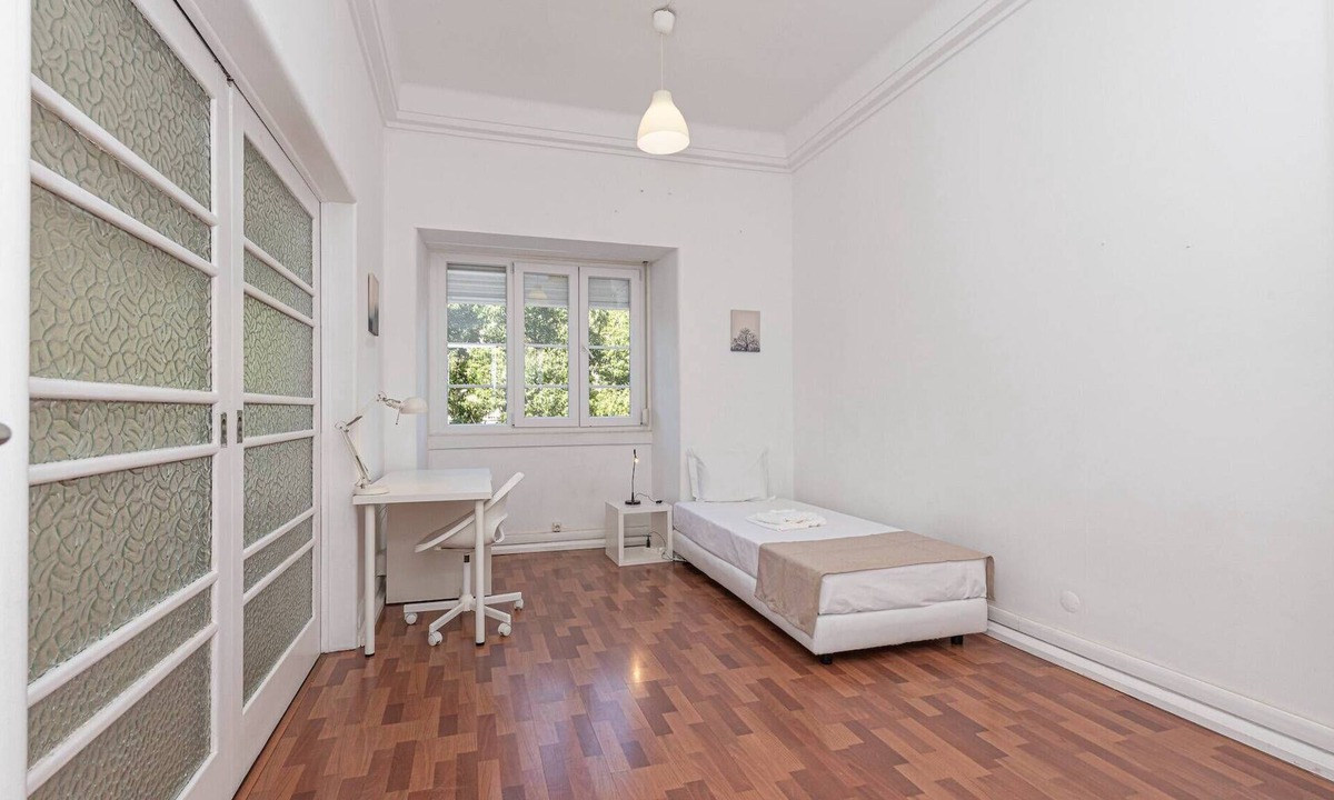 Paco De Arcos Apartment | HOUZE Spacious 9 bedroom flat in Central Lisbon