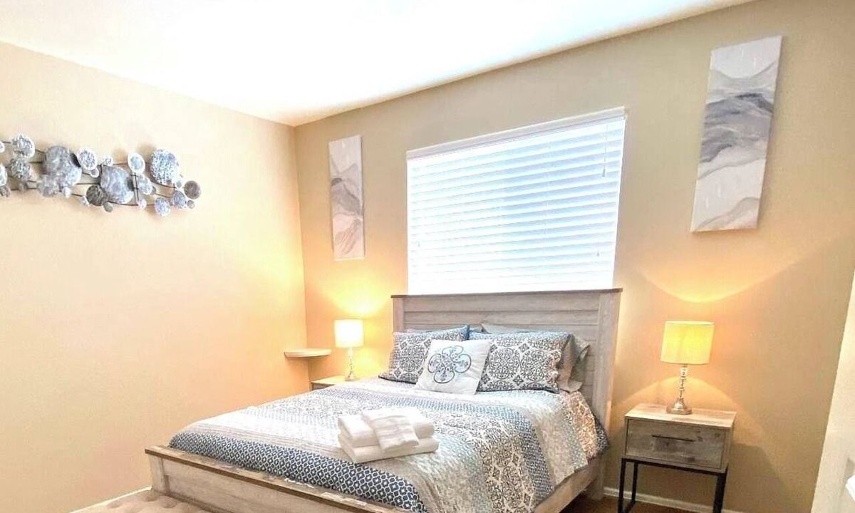 Aurora House | Immaculate Home in Aurora