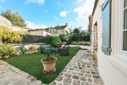 Barbizon Apartment | Instant Fleury, studio cosy avec jardin secret
