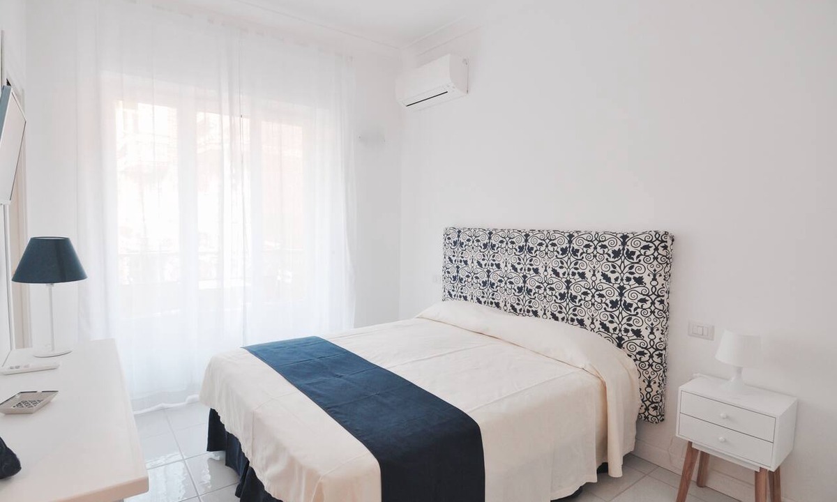 Minori Apartment | IRIS - Master Bedroom indipendent access