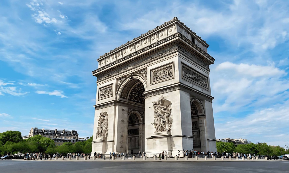 Faubourg-du-Roule Apartment | JUST STEPS FROM THE ICONIC CHAMPS-ÉLYSÉES - SLEEPS 12 - RUE LA BOÉTIE
