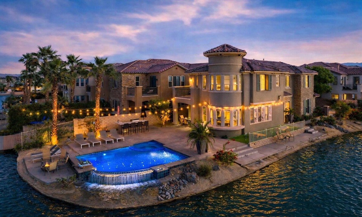 Terra Lago House | Lakefront Dream: Misters and The Best Corner Lot on the Lake! EV!