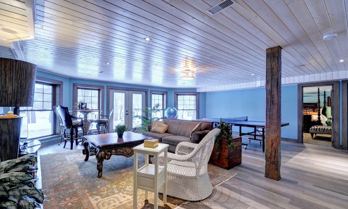 Eagle Lake Cottage | Lakefront - Lux Log Cabin Cottage - Lake Front 5 mins Sir Sam's Ski Hill