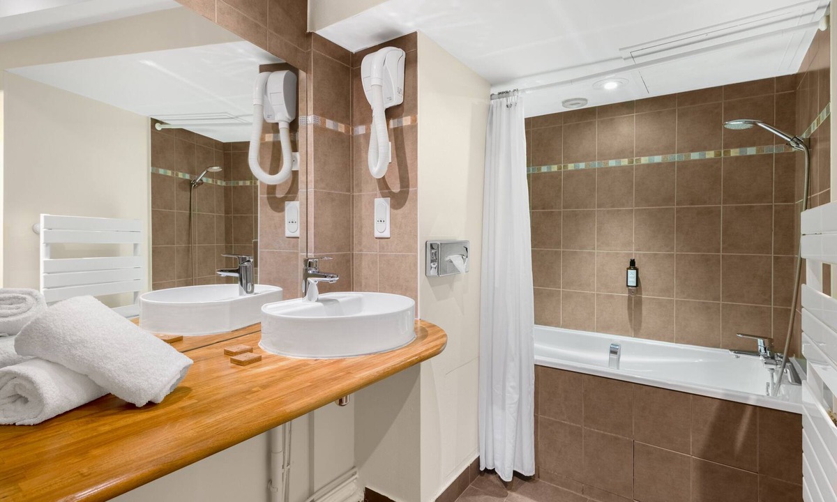 Old Lyon Hotel | Le Phenix Hotel