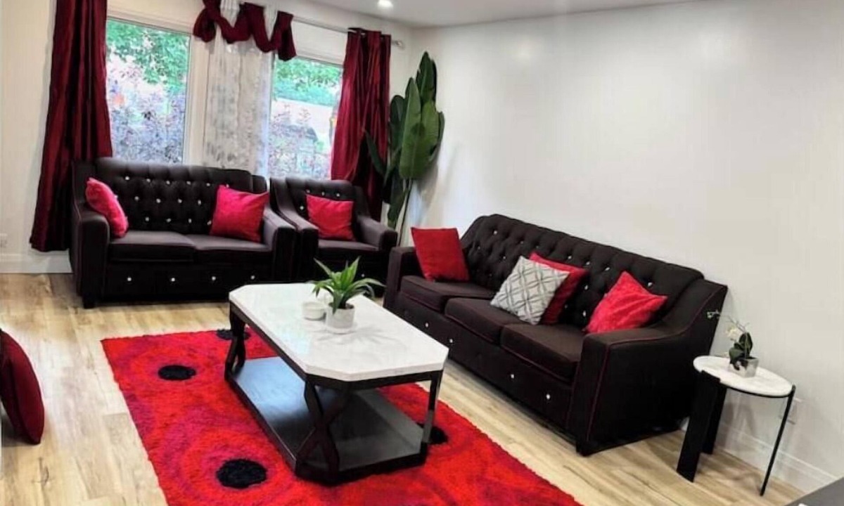 Rosemount House | Luxe 3BR. Clean Central & Bright