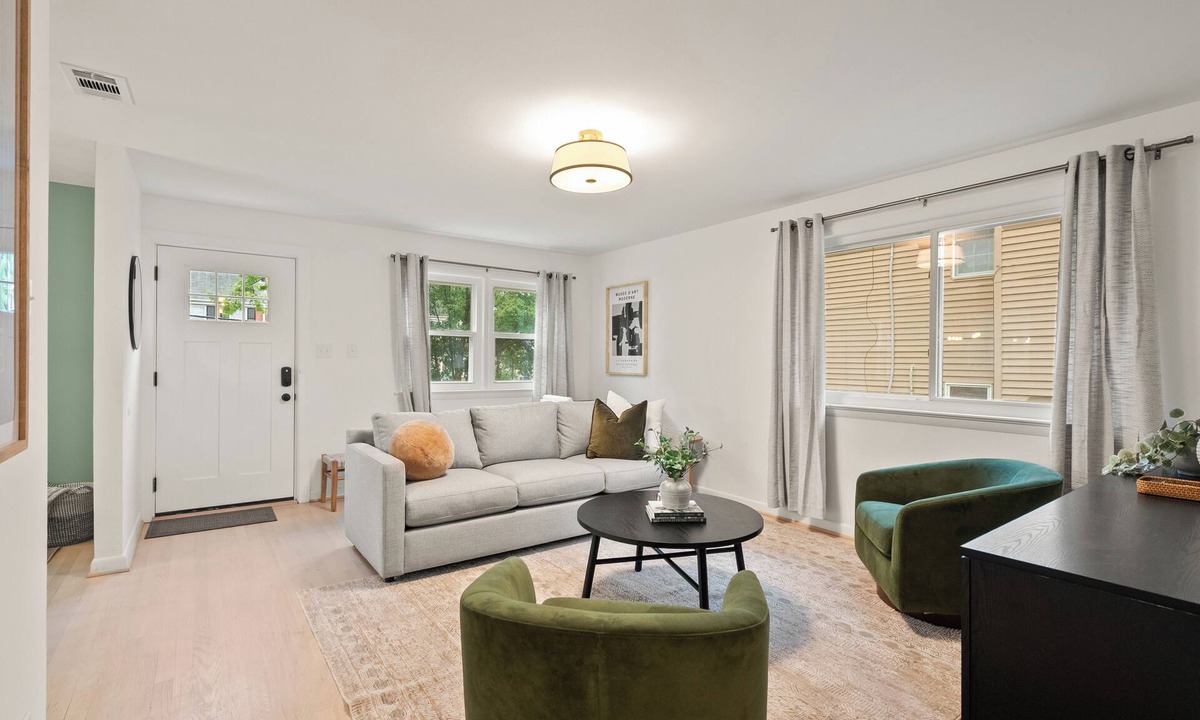 Addison Heights House | Luxurious Arlington Pentagon City walk to Metro