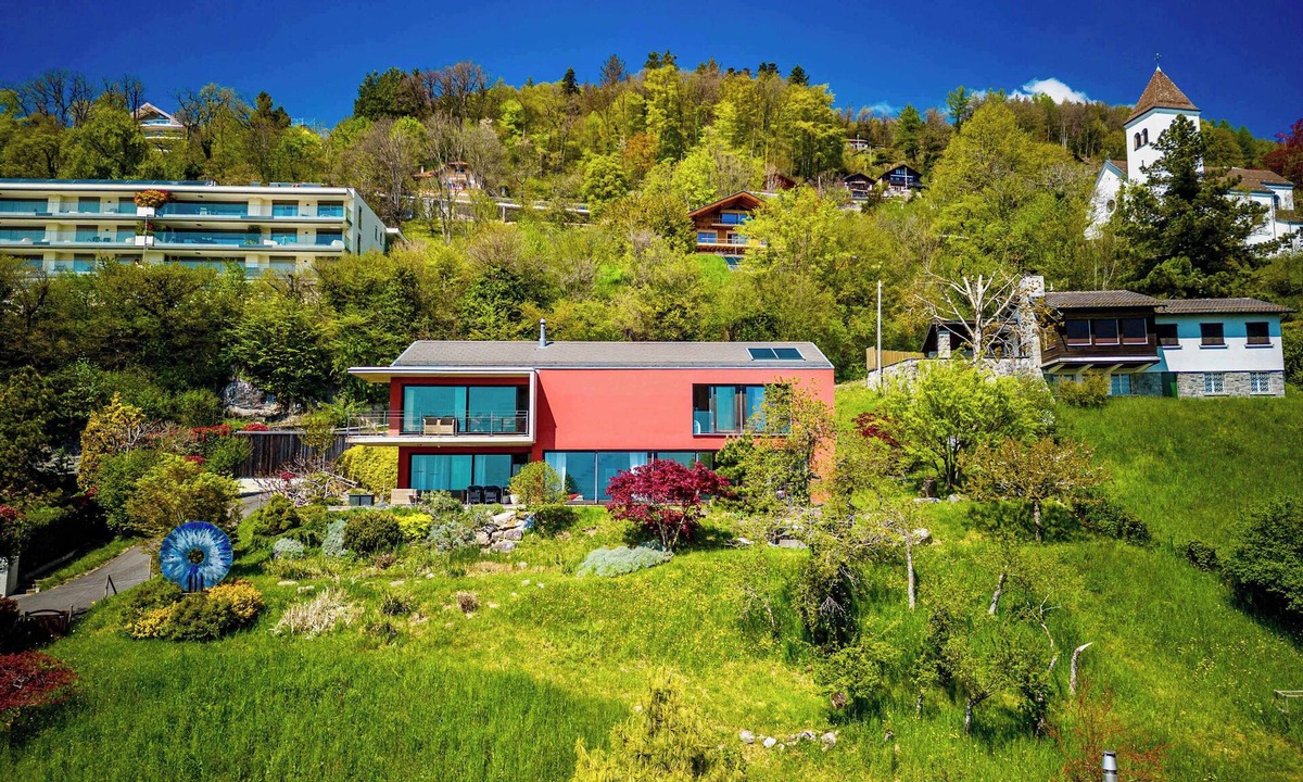 Mont Pelerin Villa | Luxury Villa Retreat with Garden & Lake Views