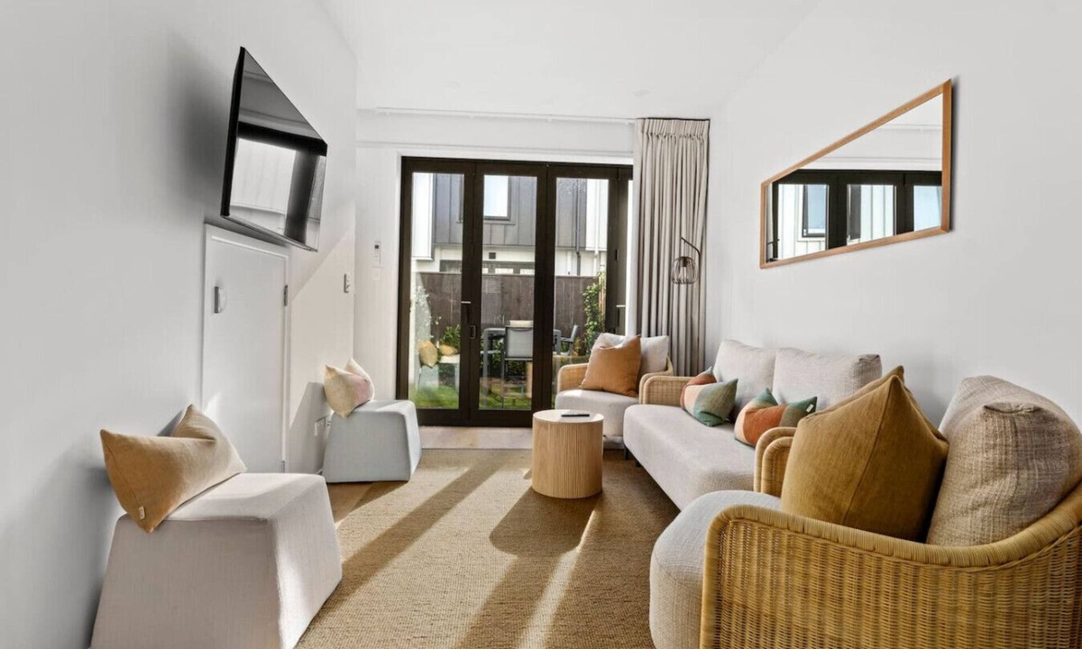Grey Lynn House | Modern Townhouse | Parking & Backyard nr Ponsonby