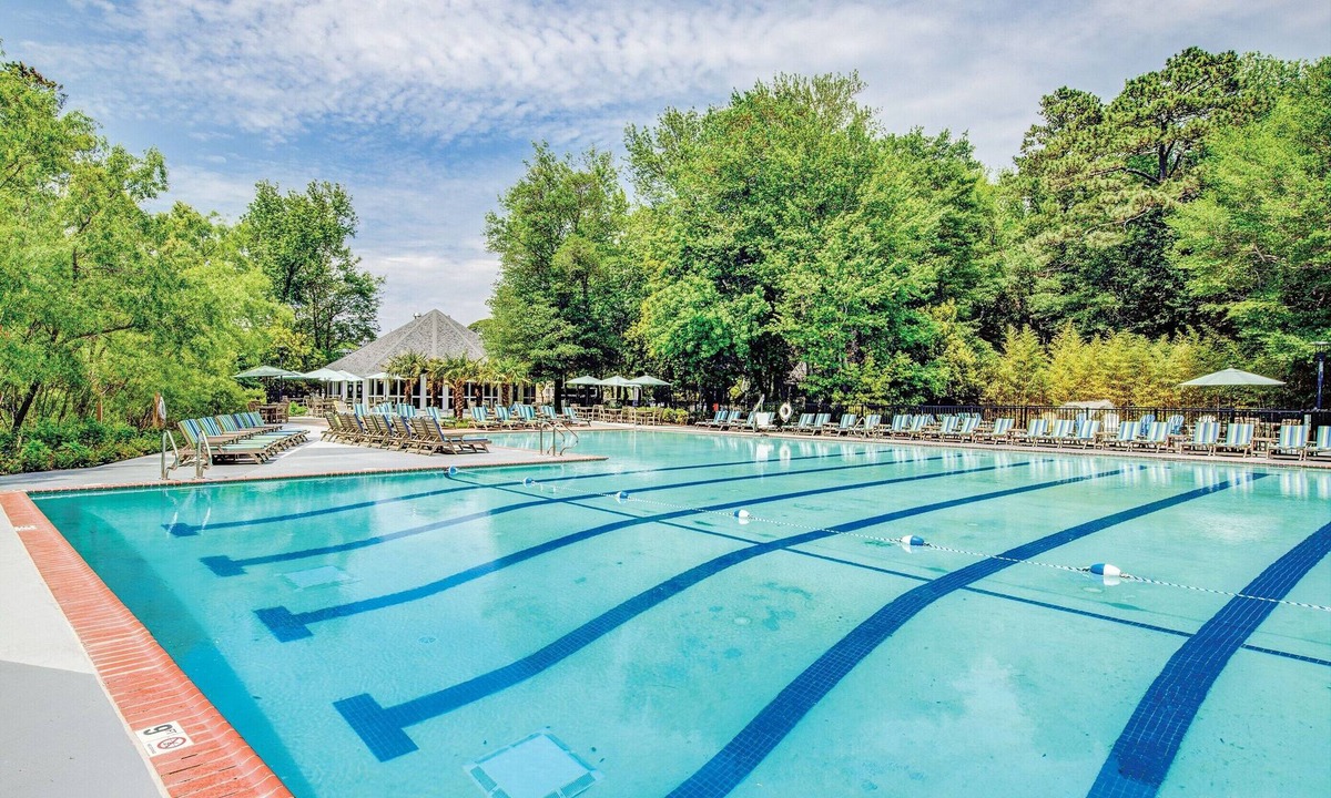 Sea Scape Hotel | Modern 3BR Loft Suite: Full Kitchen & Lake Access near Kitty Hawk Beaches