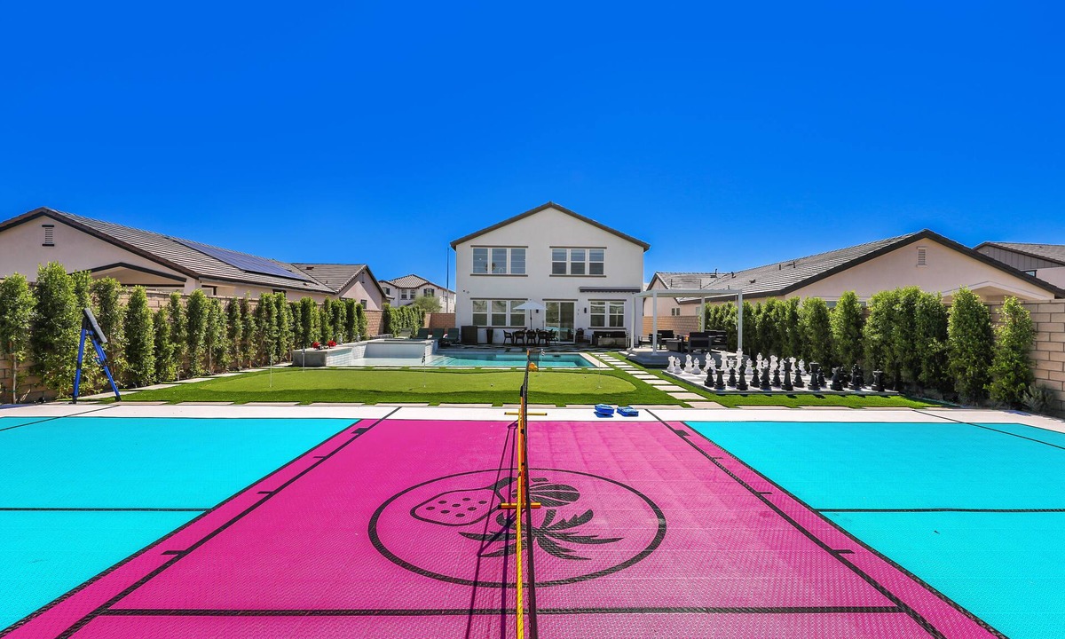 Terra Lago House | Modern Home with Heated Pool, Spa, Theatre room, Game Loft & Pickleball Court