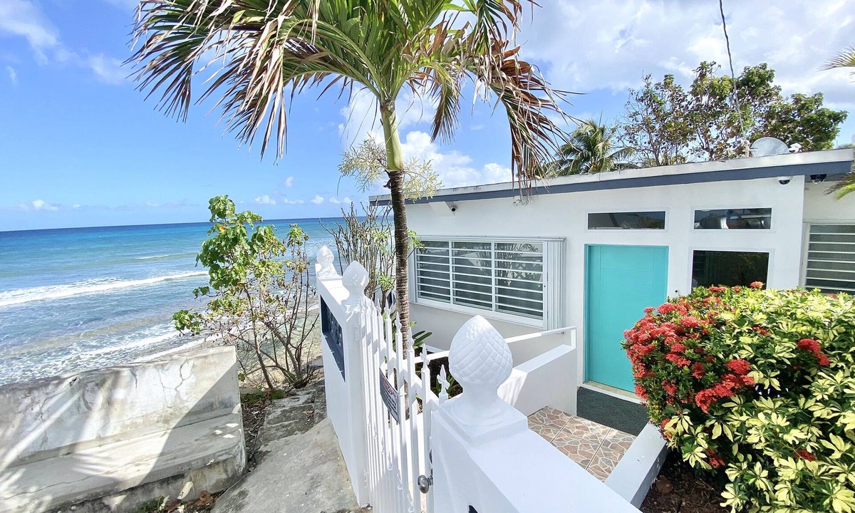 Isabel II House | Ocean front home w/pool for 4 – CASA OCEANA in VQS