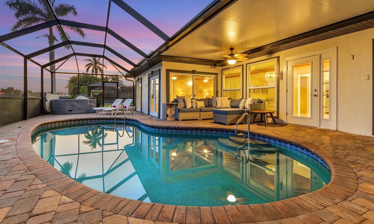 Caloosahatchee House | Paradise Found! Direct Gulf Access, Kayaks, Heated Pool, Hot Tub - Sky Palms Villa - Roelens