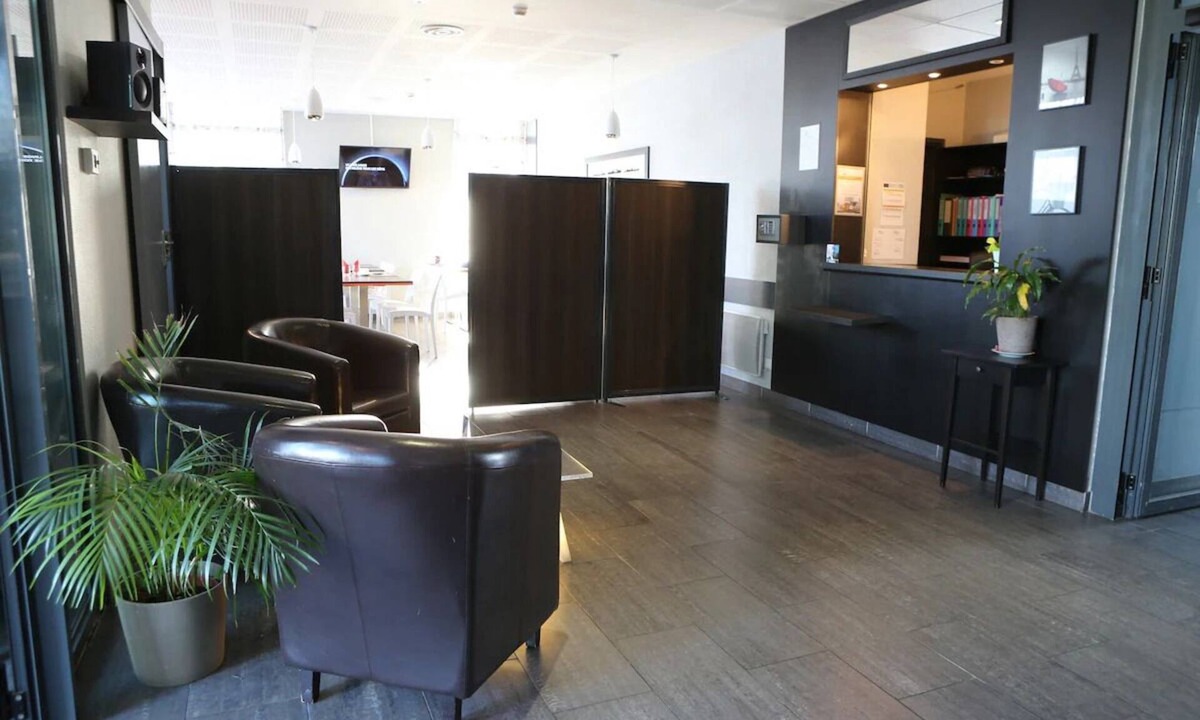Chevilly-Larue Hotel | Paris Escape Near Tram Stop with Quick Access to Major Attractions